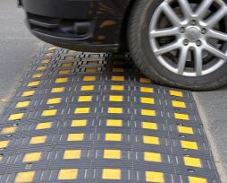 Лежачий Полицейский: Надежный Страж на Дорогах