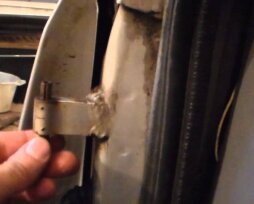 Самостоятельный ремонт дверных петель автомобиля, какие инструменты использовать, технология регулировки и восстановления дверных петель при провисании, зазорах