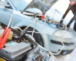 Можно ли завести автомобиль, если разрядился аккумулятор