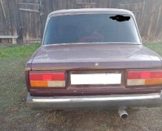 Автомобиль ВАЗ 2107 – малиновый