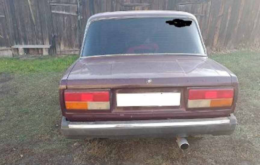 Автомобиль ВАЗ 2107 – малиновый