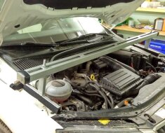 Траверса для вывешивания двигателя: безопасный инструмент для автосервиса