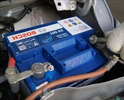 Как поставить аккумулятор в машину: порядок, сначала плюс или минус