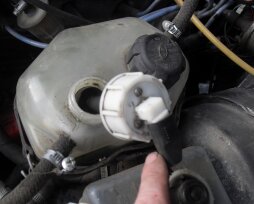 Датчик уровня охлаждающей жидкости: устройство, ремонт, замена, как сделать своими руками