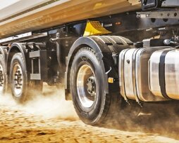 Шины для грузовиков — советы по выбору