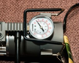 Роль манометра на автомобильном компрессоре, как поменять и починить манометр на автомобильном компрессоре, лучшие модели манометров