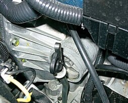 Самостоятельная проверка уровня масла в коробке передач «Лада Гранта»