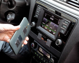 Липучка для телефона на торпеду в машину: обзор лучших 10 моделей