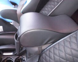 Накладка подушка на подлокотник автомобиля