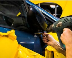 Демонтаж виниловой пленки с кузова автомобиля