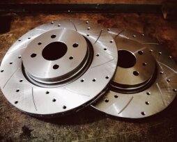 Какие тормозные диски лучше поставить на «Ладу Гранту»