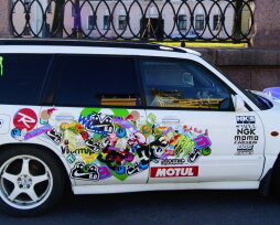 Наклейки на авто со смыслом: виды, отношение к ПДД, популярные наклейки на автомобиль