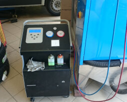 Как определить, что нужно заправить кондиционер в машине