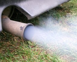 Основные причины хлопков в автомобильном двигателе и методы их устранения