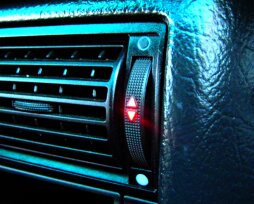 Запах гари в салоне автомобиля при включении печки: причины и варианты решения проблемы