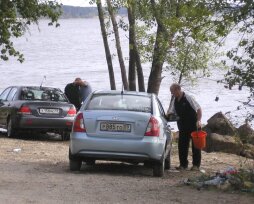 На каком расстоянии от водоема можно поставить автомобиль