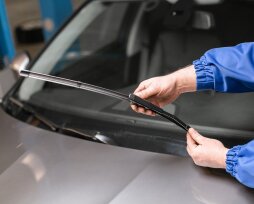 Как поменять стеклоочистители в машине