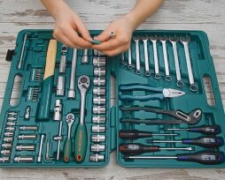 Набор инструментов в чемодане для автомобиля «Джонсвей»: особенности, рейтинг лучших по отзывам покупателей
