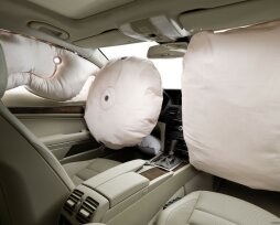 Принцип работы подушки безопасности водителя, устройство и разновидности