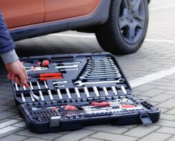 Обязательные инструменты для автомобилиста: что нужно иметь в багажнике