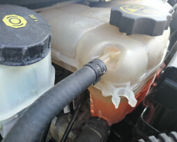 Что будет, если перелить охлаждающую жидкость выше максимума