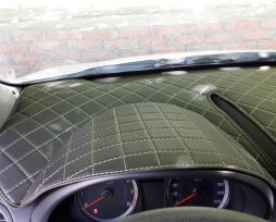 Защитный коврик на торпеду автомобиля