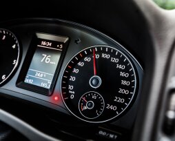 Значение знаков на приборной панели автомобиля: внешний вид и расшифровка