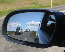 ТОП-6 лучших наклеек на зеркала авто: преимущества, характеристики, обзор