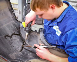 Лучший клей по пластику для бампера автомобиля — ТОП-15 средств