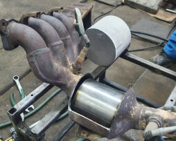 Выхлоп после удаления катализатора — какие могут быть причины