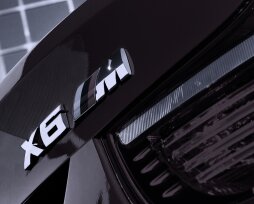 Зачем нужны шильдики на автомобиле