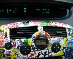 Наклейки на панель автомобиля — зачем и в чем преимущества