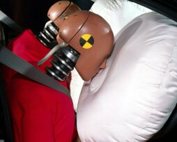 Может ли подушка безопасности представлять опасность в автомобиле