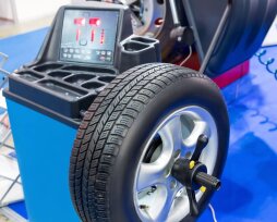 Почему после балансировки колеса все равно бьют