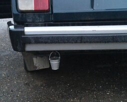 Для чего вешать на заднем бампере авто маленькое ведерко