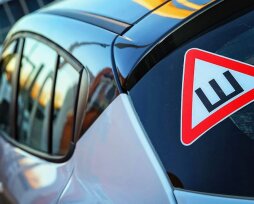 Какой предусмотрен штраф за отсутсвие знака «Шипы»