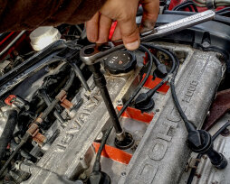 Как лучше менять свечи зажигания: на холодном или горячем двигателе