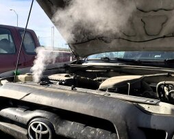 Дым из печки автомобиля — почему появляется, что делать