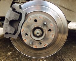 Пошаговая замена тормозных дисков на «Ладе Гранте» своими руками