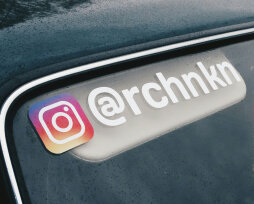 Инстаграм-наклейки на авто: виды, как выбрать и топ десять наклеек на машину