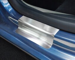 Рейтинг накладок на пороги авто, для чего нужны и как установить