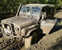 Как вытащить авто из грязи в одиночку? Используем трос и ручную лебедку