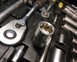 ТОП-8 наборов инструментов для авто в чемодане «Бергер»