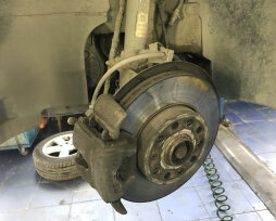 Замена передних и задних тормозных колодок Volkswagen Golf