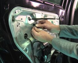 Как подключить задний левый стеклоподъемник на «Пассат Б7» своими руками