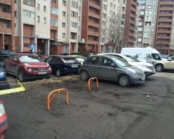 Правила парковки автомобиля во дворах жилых домов — что говорит закон