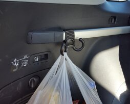 Лучшие крючки в багажник автомобиля: как выбрать и прикрепить своими руками