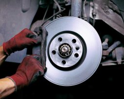 На каком пробеге нужно менять тормозные диски на «Калине», их допустимая толщина и износ