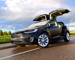 Модельный ряд Тесла