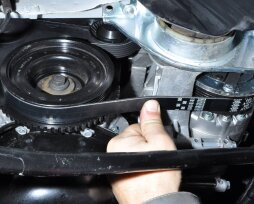 Замена ремня генератора на 8 клапанной Лада Гранта без натяжителя